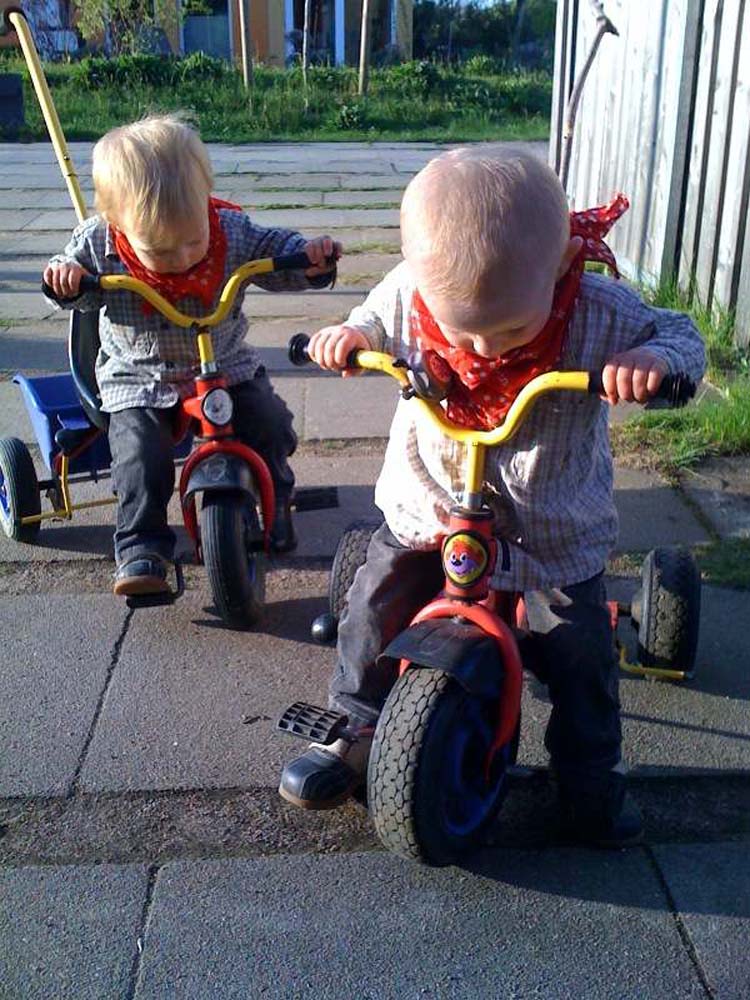 20100502_1915_jj_auf_dreiraedern_Foto13