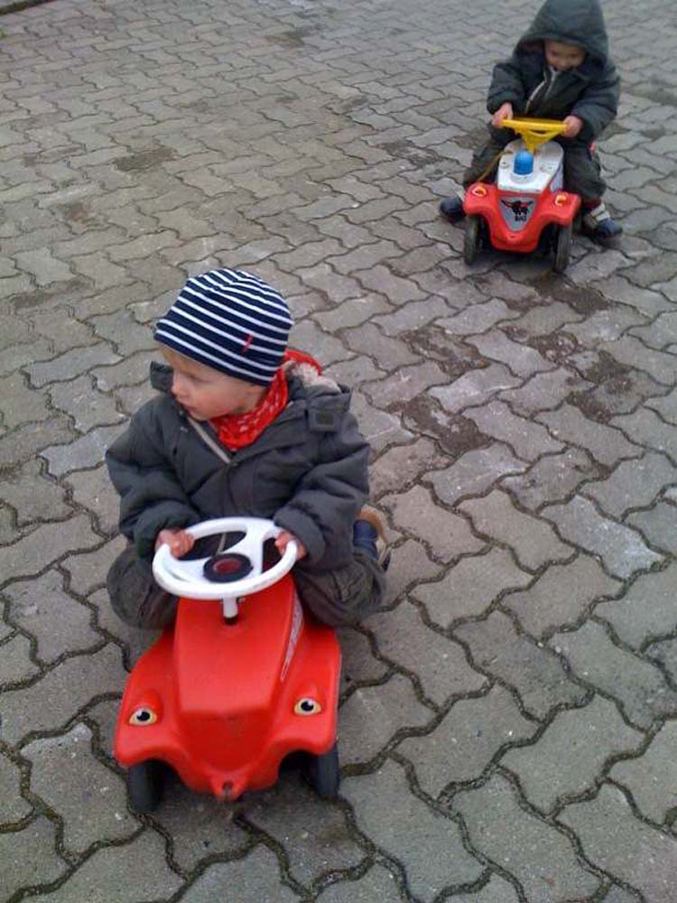 20100503_1755_jj_mit_bobycars_auf_allmende_Foto33