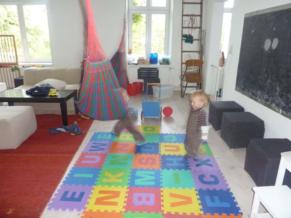 20100513_1914_jj_beim_schaukeln_mit_der_haengematte_P1030519