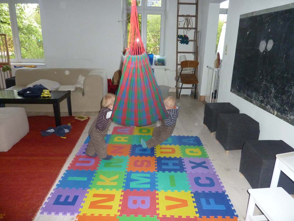 20100513_1915_jj_beim_schaukeln_mit_der_haengematte_P1030520
