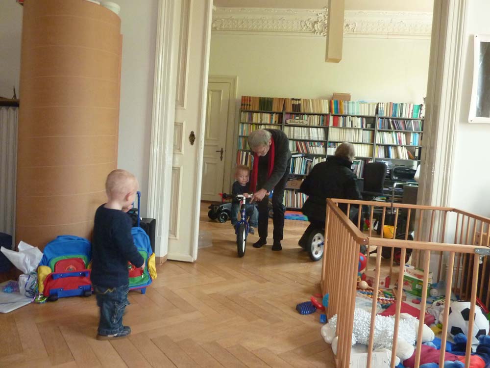 20100516_1203_jonas_uwe_mit_jakob_und_helga_beim_testfahren_P1030623