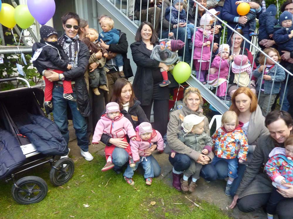 20100516_1648_gruppenfoto_mit_ca_20_zwillingsfamilien_P1030735