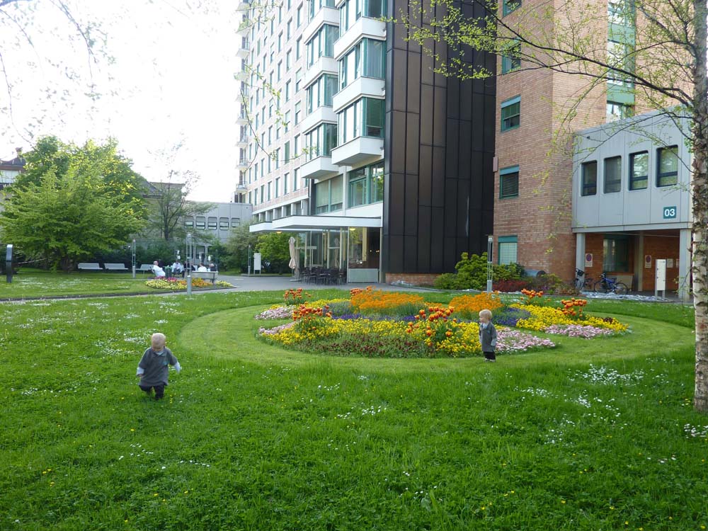 20100522_1757_zwischen_den_beeten_im_spitalinnenhof_P1030767