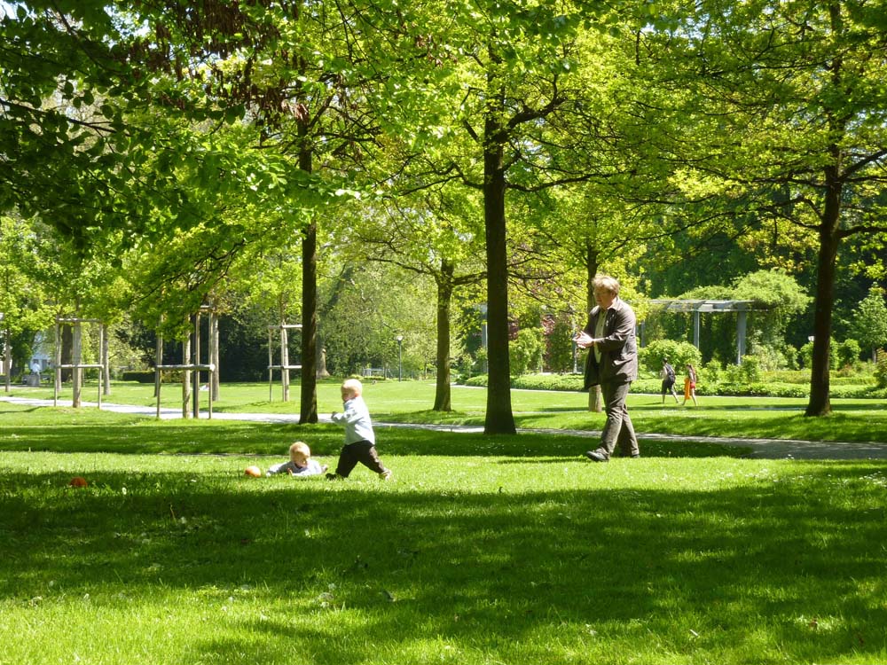 20100523_1143_die_maenner_mit_dem_ball_P1030799