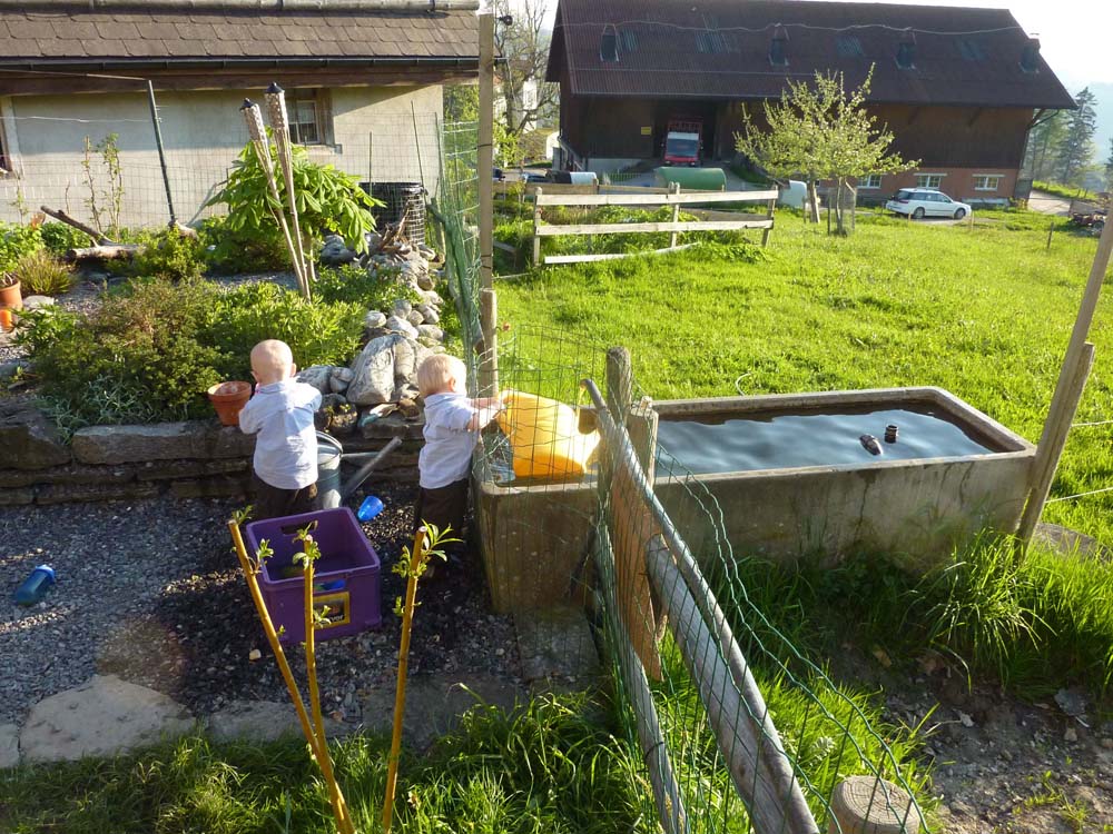 20100523_1932_jj_beim_wasserspielen_bei_brigitte_und_hansruedie_P1030821