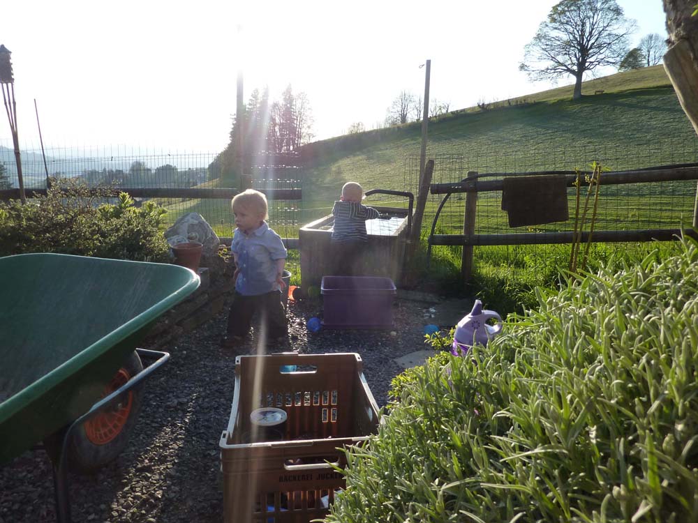 20100523_1942_jj_beim_wasserspielen_P1030823