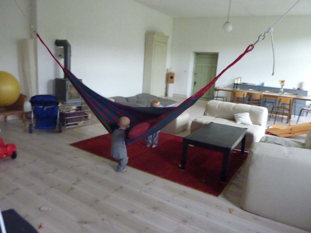 20100530_0846_jj_beim_schaukeln_mit_der_haengematte_P1030889