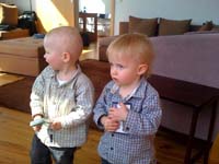 20100502_1601_jonas_und_jakob_mit_kassetten_Foto7