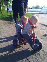20100502_1843_jj_auf_dem_dreirad_Foto18
