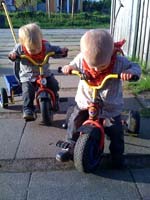 20100502_1915_jj_auf_dreiraedern_Foto13