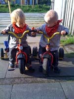 20100502_1915_jj_auf_dreiraedern_Foto14