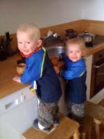 20100503_1628_jj_bei_der_kuechenarbeit_Foto21