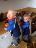 20100503_1628_jj_bei_der_kuechenarbeit_Foto22