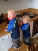 20100503_1628_jj_bei_der_kuechenarbeit_Foto23