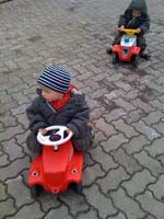 20100503_1755_jj_mit_bobycars_auf_allmende_Foto33