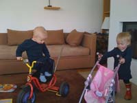 20100504_1051_dreirad_mit_in_die_wohnung_erklammert_IMG_1451