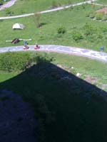 20100505_1206_die_kruemel_auf_der_dorfstrasse2