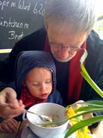 20100511_1353_uwe_mit_jakob_beim_essen_Foto35