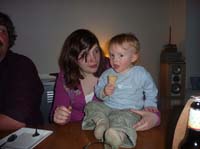 20100515_2005_wiebke_mit_dem_eisessenden_jakob_P1030547