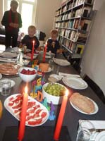 20100516_1054_die_geburtstagskinder_am_fruehstueckstisch_P1030597