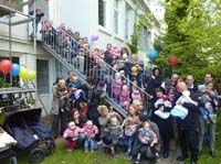 20100516_1648_gruppenfoto_mit_ca_20_zwillingsfamilien_P1030732