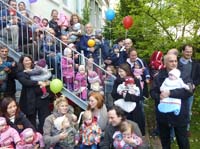 20100516_1648_gruppenfoto_mit_ca_20_zwillingsfamilien_P1030734