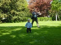 20100523_1135_jakob_und_thomas_beim_ballspielen_P1030792