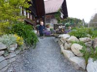 20100523_2056_jonas_im_vorderrgaertchen_von_brigitte_und_hansruedi_P1030840