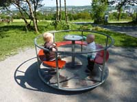 20100525_1102_jj_auf_dem_karussel_P1030873