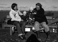 Familienbild auf dem Deich